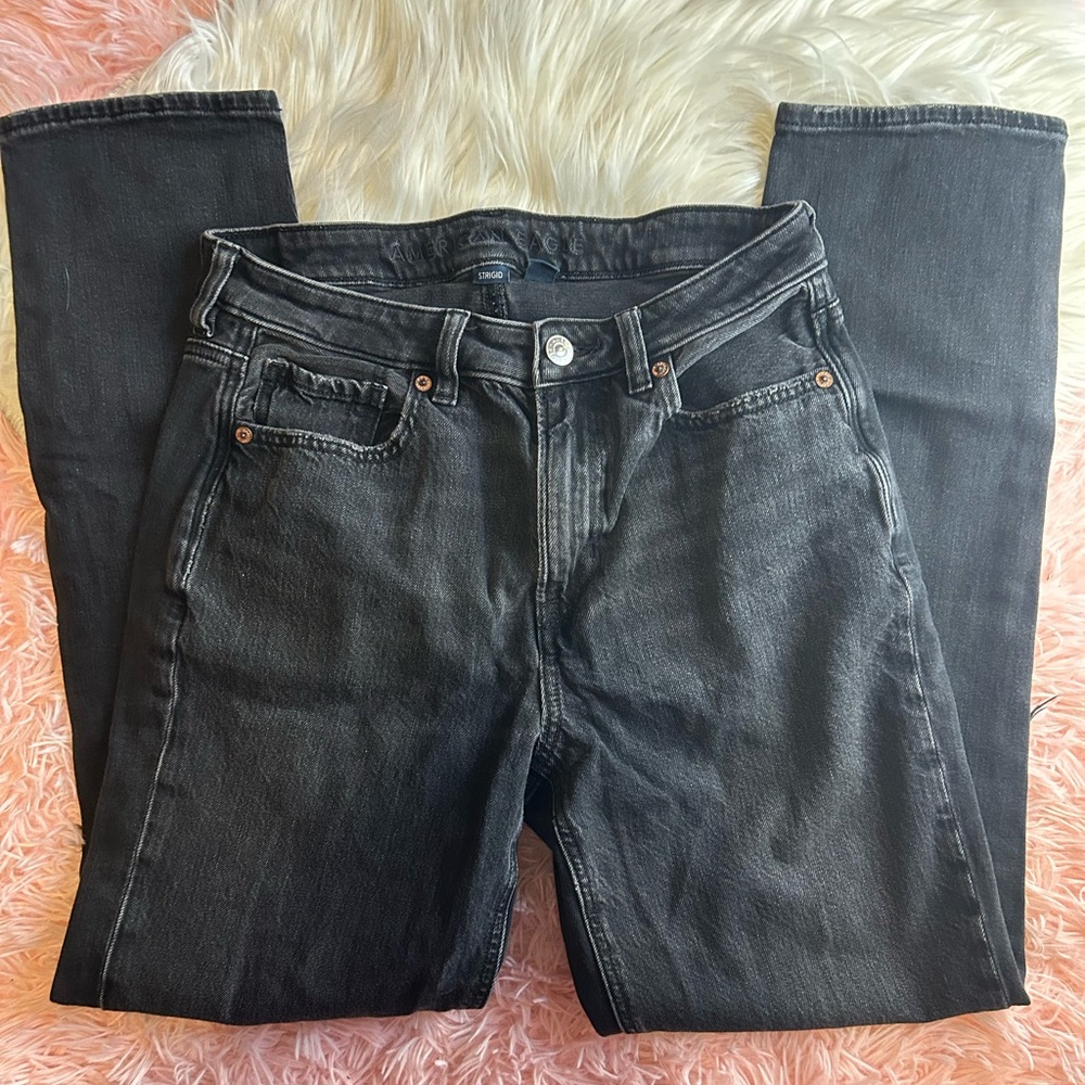 AE Strigid Ripped Mom Jeans